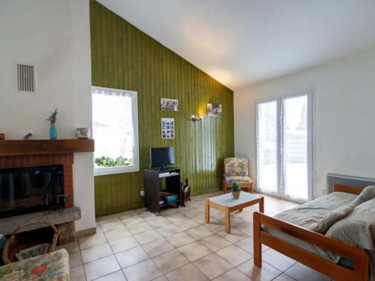 Gite Avec Cheminee, Terrasse Et Wifi - Animaux Acceptes - Fr-1-496-163 Usson-en-Forez 0*,